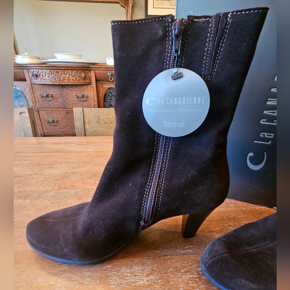 La Canadienne Brown Suede Boots - Picture 2 of 6